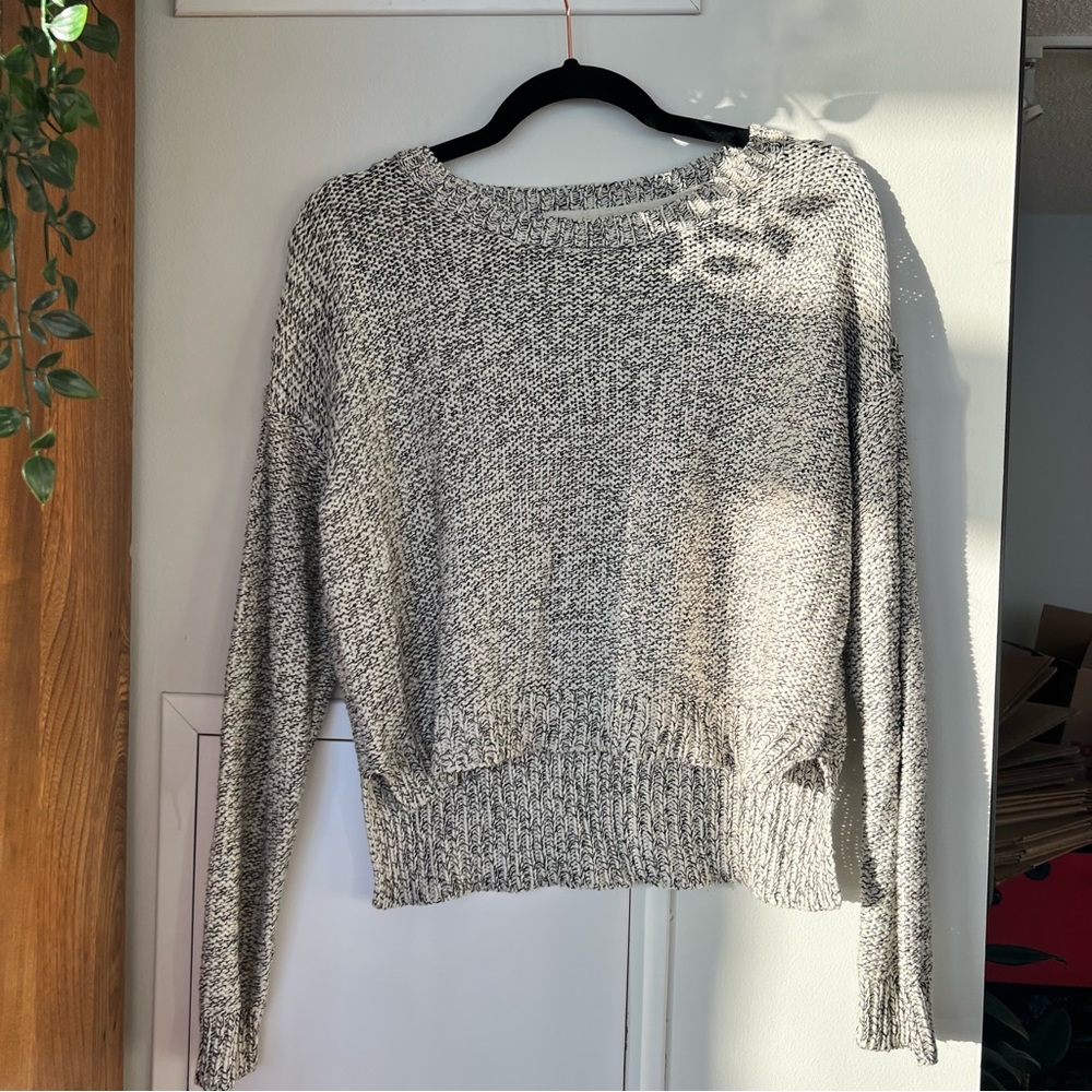 Gorgeous knit slightly cropped salt and pepper sweater